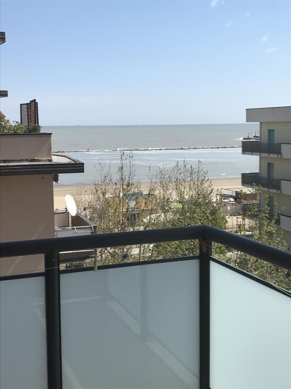 Hotel Darsena Чезенатико Экстерьер фото