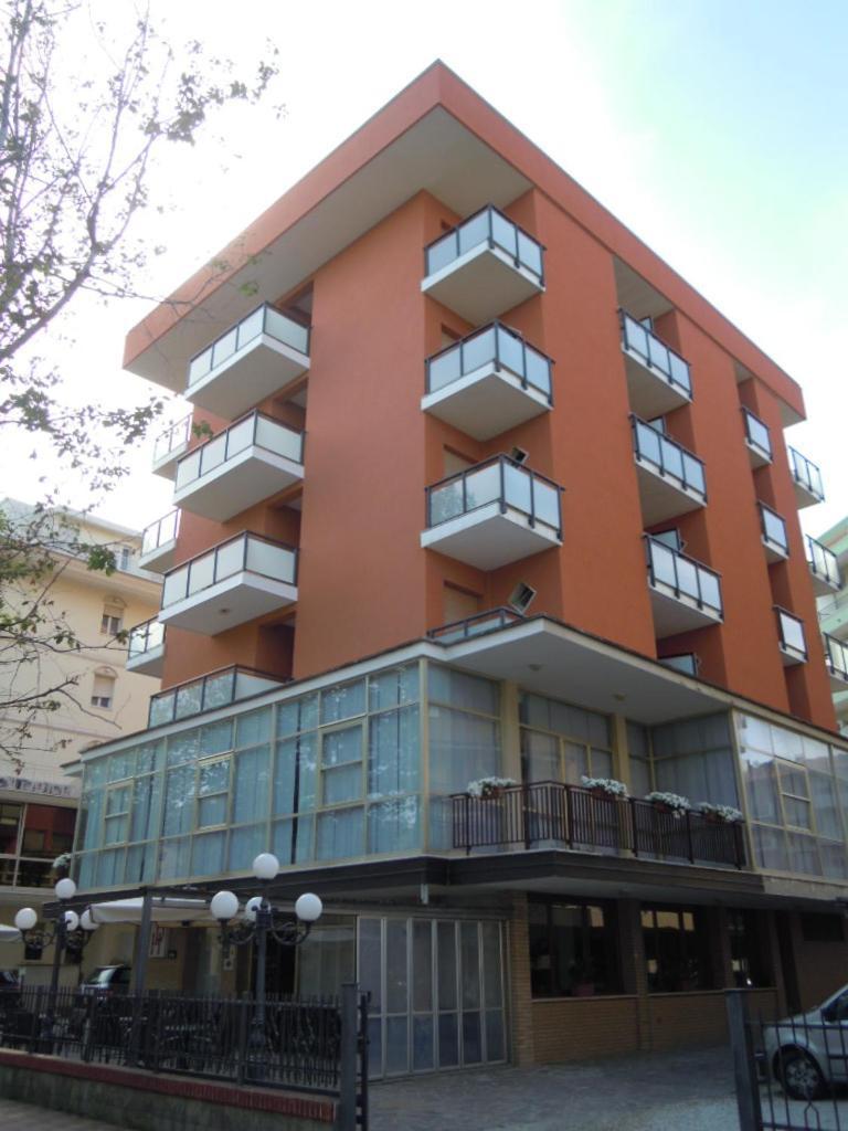 Hotel Darsena Чезенатико Экстерьер фото
