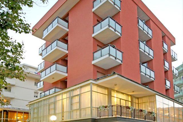 Hotel Darsena Чезенатико Экстерьер фото